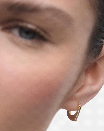 Aros geométricos con forma redonda y circonitas de colores