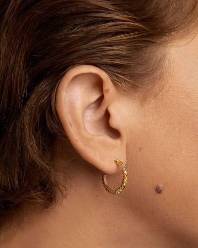 Aros multicolor abiertos de plata bañada en oro adornados con circonitas cúbicas