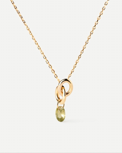 Collar con dos anillos entrelazados y un colgante de circonita verde en forma de gota