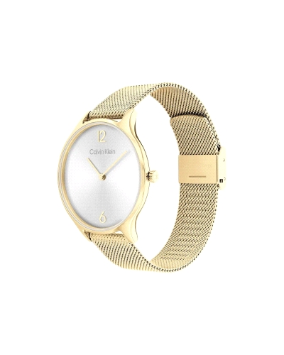 Modelo de cuarzo para mujer, con caja de acero inoxidable de 38 mm y revestimiento IP dorado, esfera blanca y pulsera de malla m