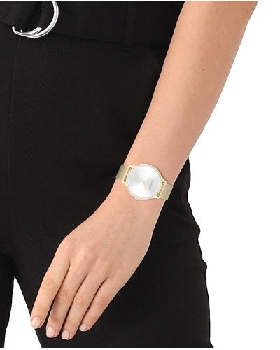 Modelo de cuarzo para mujer, con caja de acero inoxidable de 38 mm y revestimiento IP dorado, esfera blanca y pulsera de malla m