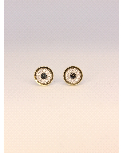 Pendientes de plata de ley ( 925) y laminas de oro con circonitas color blanco y verde. Cierre de presión. Medida 8 mm de diamet