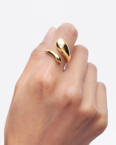 <P>Anillo bypass escultural con forma de gota alargada</P>
<P>Si necesitas una talla distinta a la indicada en la caja de talla