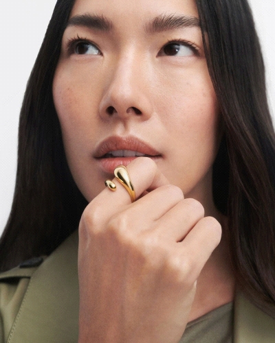 <P>Anillo bypass escultural con forma de gota alargada</P>
<P>Si necesitas una talla distinta a la indicada en la caja de talla