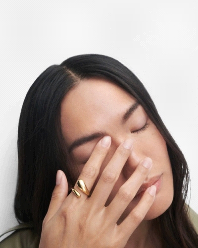 <P>Anillo bypass escultural con forma de gota alargada</P>
<P>Si necesitas una talla distinta a la indicada en la caja de talla