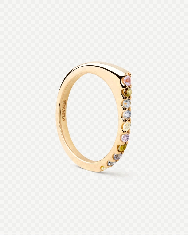 Anillo geométrico adornado con circonitas de colores.