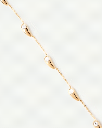 Collar elegante con cinco gotas adornadas con circonitas blancas.