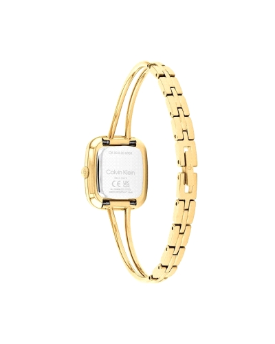 El reloj Calvin Klein 25100132 Adore es un elegante reloj de pulsera para mujer, con un diseño rectangular en tono dorado y una 