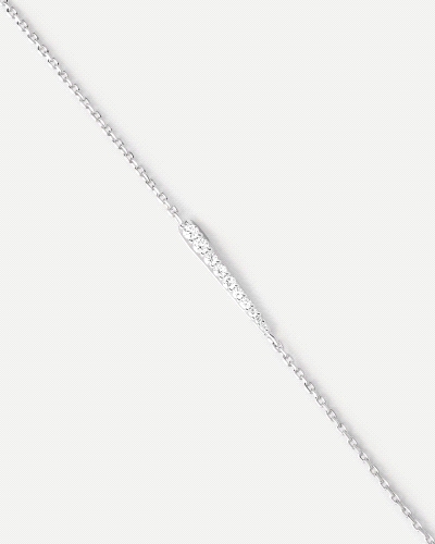 Pulsera de cadena de plata delicada adornada con un diseño de circonitas.<BR><BR>