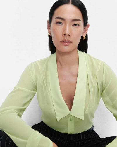 Aros asimétricos con dos gotas supuerpuestas adornadas con circonitas blanc.