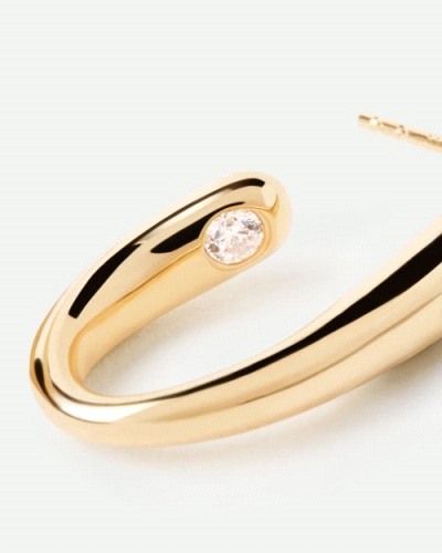 Aros abiertos modernos adornados con una circonita blanca redonda.