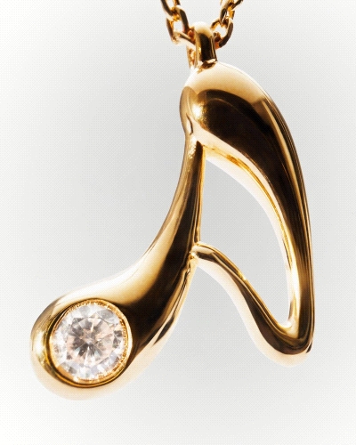 Collar de plata de ley con baño de oro y colgante de inicial A en suaves líneas curvas.