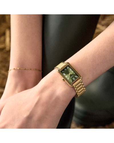 El reloj rectangular Belisenna para mujer cuenta con una caja dorada de 21 mm, una esfera verde oliva de acabado sunray y una co