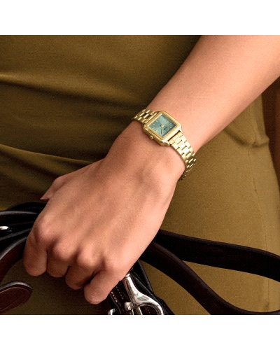 El reloj cuadrado Gracieuse Mini para mujer cuenta con una caja dorada de 21 mm, una esfera verde salvia de acabado sunray y una