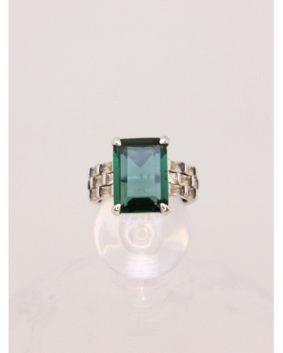 <P>Anillo de plata de ley (925) </P>
<P>Circonita verde.</P>
<P>Si necesitas una talla distinta a la indicada en la caja de ta