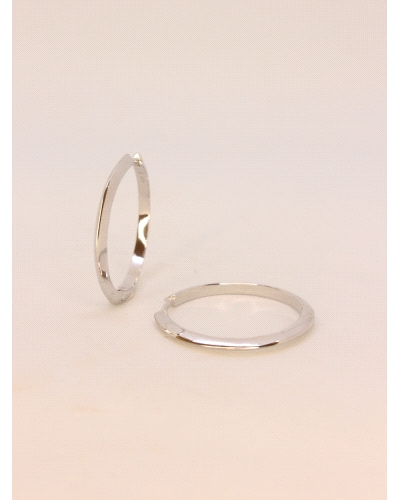 <P>Pendientes de plata de primera ley (925)</P>
<P>Medida: 30 mm diametro exterior.</P>