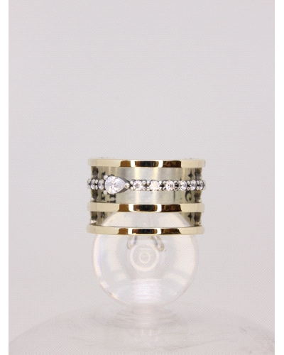 <P>Anillo de plata de ley (925) y láminas de oro macizo. </P>
<P>Espinelas blancas.</P>
<P>Si necesitas una talla distinta a l