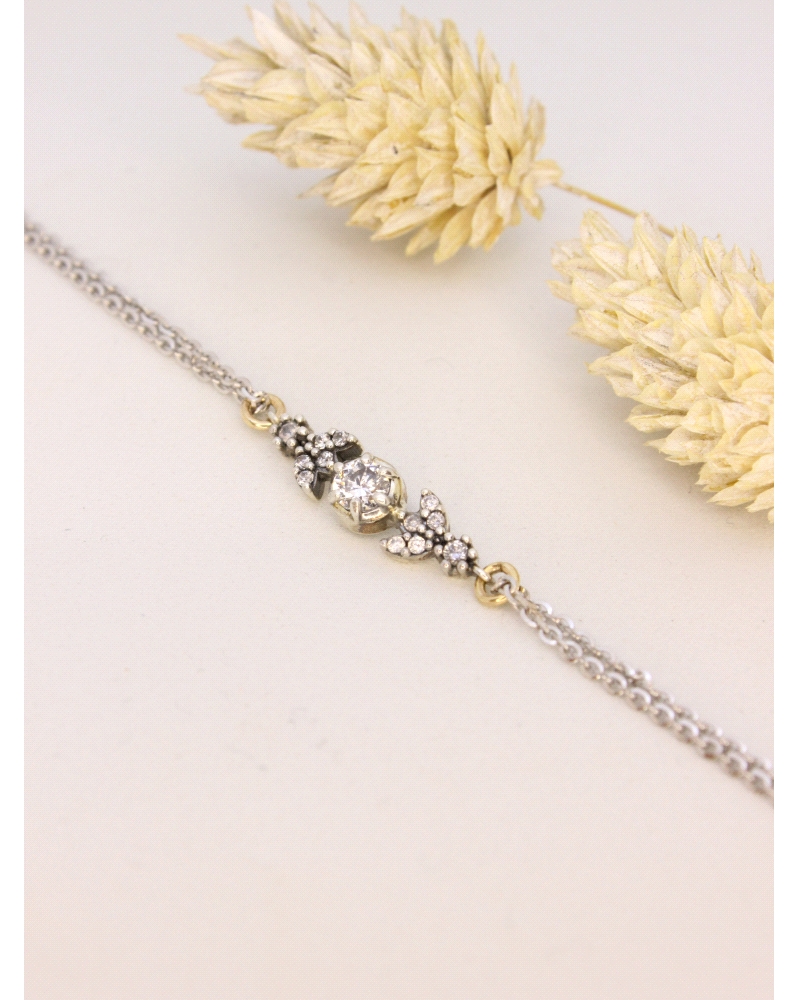 Pulsera de plata de ley con anillas de oro macizo y espinelas blancas.
Ajustable a todas las medidas mediante cierre en forma d