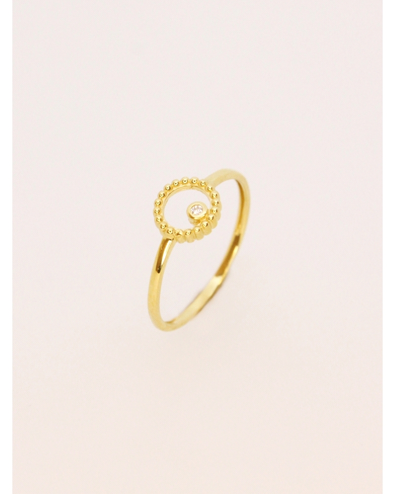 <P>Anillo de oro amarillo de 9 quilates con una circonita blanca.</P>
<P>Si necesitas una talla distinta a la indicada en la ca