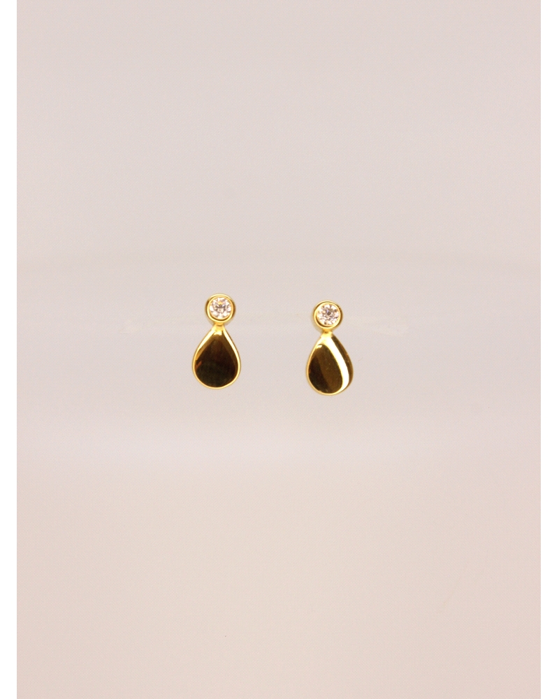 <P data-end='410' data-start='101'>Pendientes de oro amarillo de 9 quilates con diseño en forma de lágrima y una circonita engas