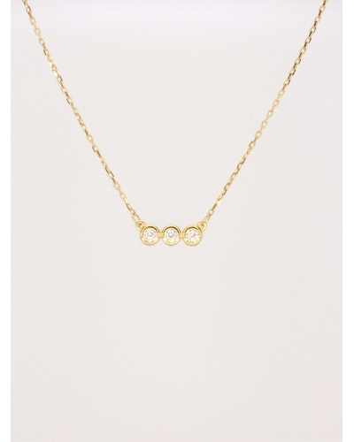 <P>Collar de oro amarillo 9k y 3&nbsp;circonitas.</P>
<P>Medida de colgante: 3 x&nbsp;9 mm</P>
<P>Largo cadena: 40- 42 cm<BR><