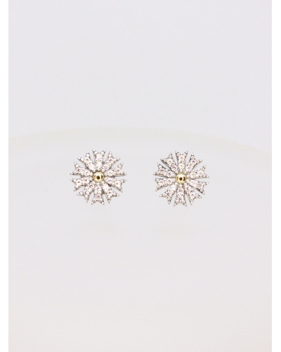 Pendientes de joyería fina y diseño sofisticado en plata de ley ( 925) y centro laminado en oro con circonitas. Cierre de presió