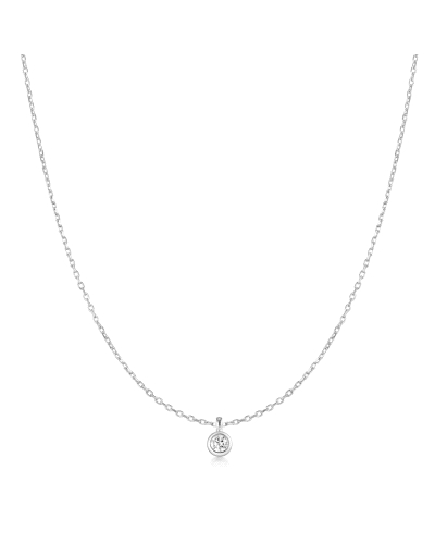 
Collar solitario clásico de plata con engaste de bisel.