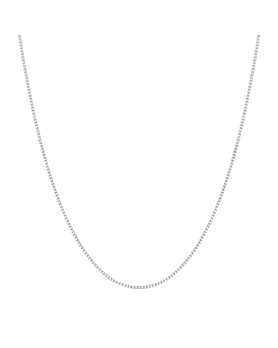 Collar de cadena de plata con eslabones cúbicos.